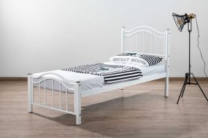 מיטת יחיד ממתכת בצבע לבן 80/190 מבית Twins Design דגם בליני מיטת יחיד ממתכת בצבע לבן 80/190 מבית Twins Design דגם בליני