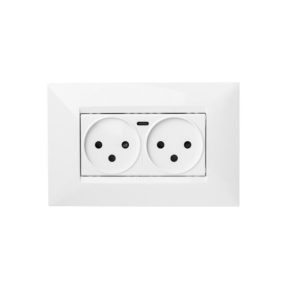 שקע כפול עם מטען USB מהיר אוניברסלי TYPE C PD ניסקו סוויץ' שקע כפול עם מטען USB מהיר אוניברסלי TYPE C PD ניסקו סוויץ'